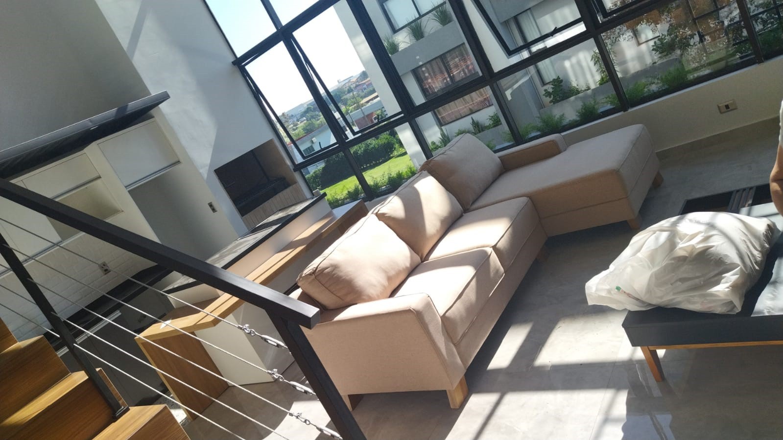 ALQUILO LUJOSO DUPLEX AMOBLADO EN EDIFICIO LOS TILOS — foto 3