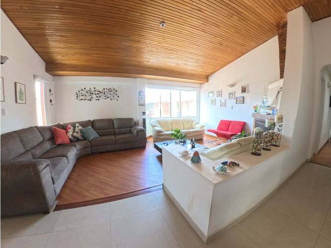 Casa de 3 alcobas en venta en San Jose De Bavaria, Bogotá, 240 m² · foto 2 de 20