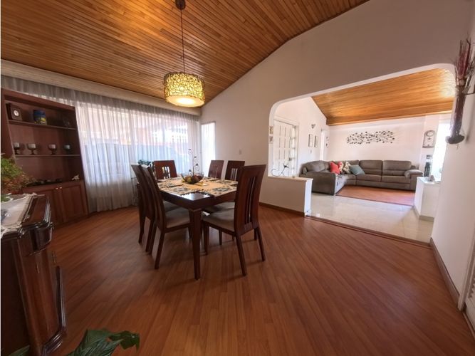 Casa de 3 alcobas en venta en San Jose De Bavaria, Bogotá, 240 m² · foto 3 de 20