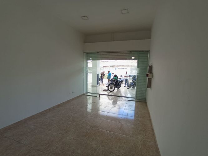 Bodega en arriendo en Prados Del Norte, Cali, 202 m² · foto 2 de 11