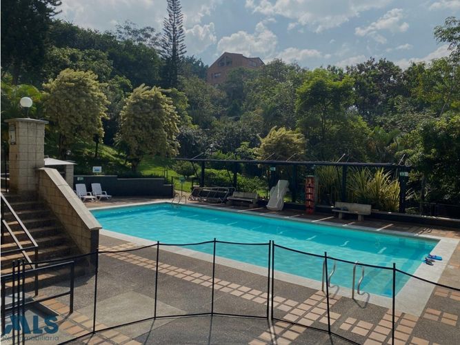 Apartamento de 3 alcobas en venta en El Poblado, Medellín, 138 m² · foto 23 de 24
