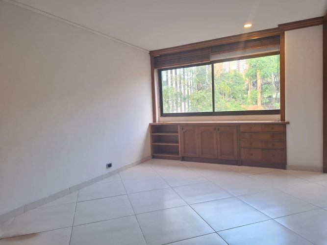 Apartamento de 2 alcobas en venta en El Poblado, Medellín, 90 m² · foto 16 de 19