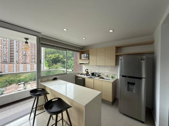 Apartamento de 2 alcobas en arriendo en Loma Del Indio, Medellín, 87 m² · foto 2 de 16