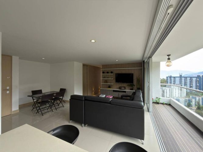 Apartamento de 2 alcobas en arriendo en Loma Del Indio, Medellín, 87 m² · foto 3 de 16