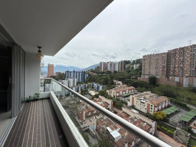 Apartamento de 2 alcobas en arriendo en Loma Del Indio, Medellín, 87 m² · foto 4 de 16
