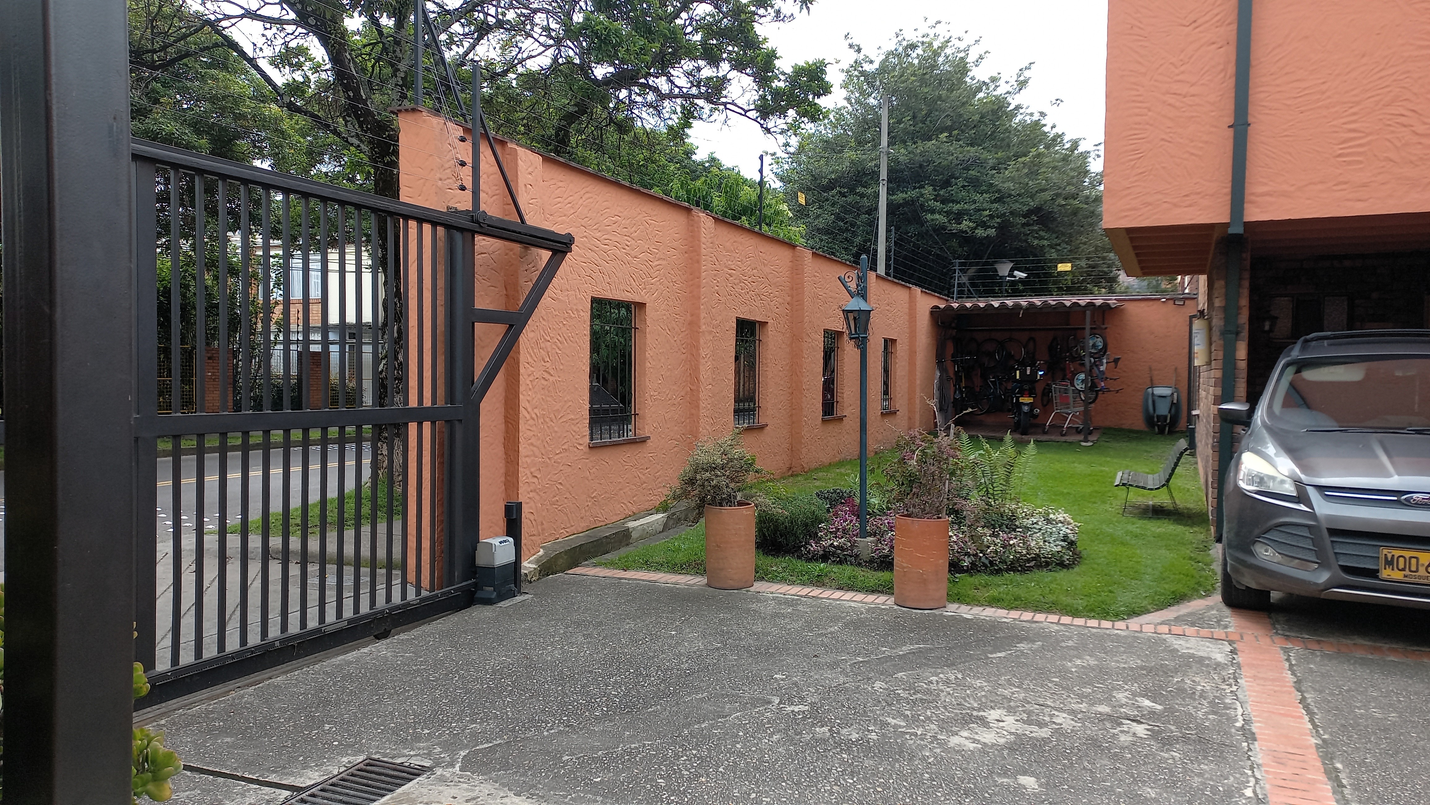 Casa en venta en Cedritos, Bogotá · foto 2 de 24