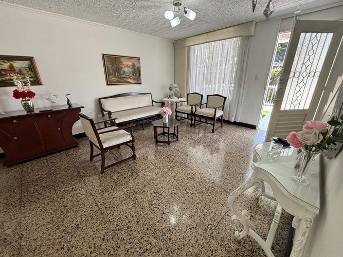 Casa de 4 alcobas en venta en Santa Anita, Cali, 260 m² · foto 3 de 24