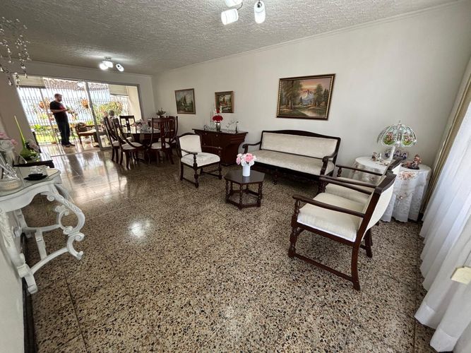 Casa de 4 alcobas en venta en Santa Anita, Cali, 260 m² · foto 5 de 24