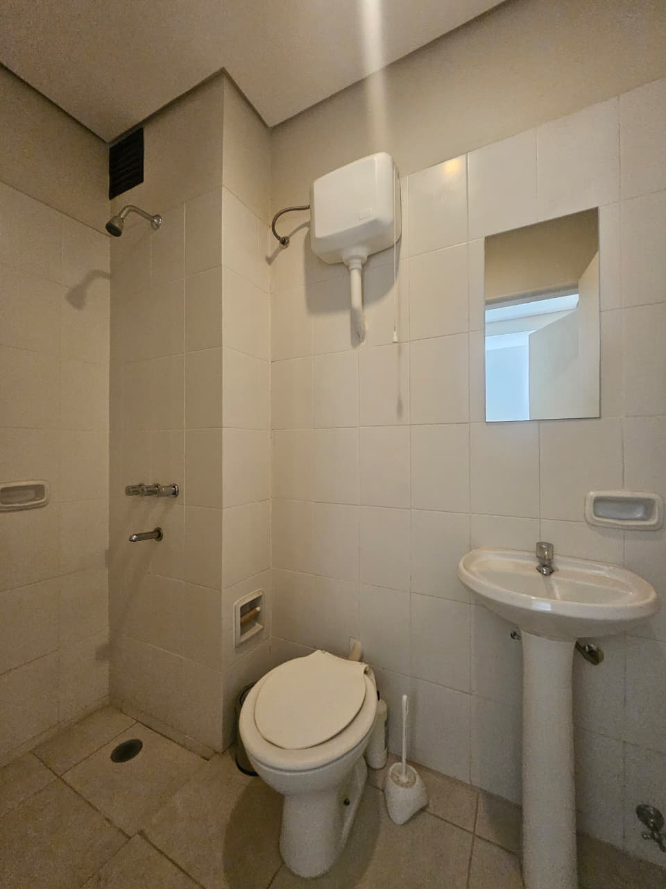 En venta AMPLIO DPTO, 178 m2 propios, zona club centenario — foto 2