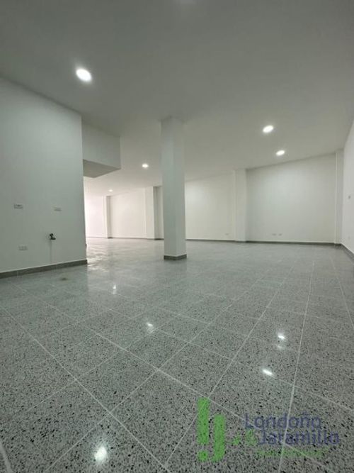 Local en venta en La Gloria, Itagüí, 200 m² · foto 2 de 5