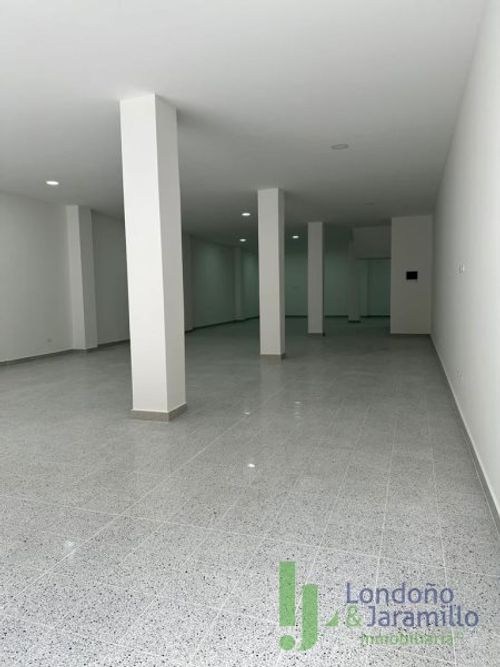 Local en venta en La Gloria, Itagüí, 200 m² · foto 3 de 5
