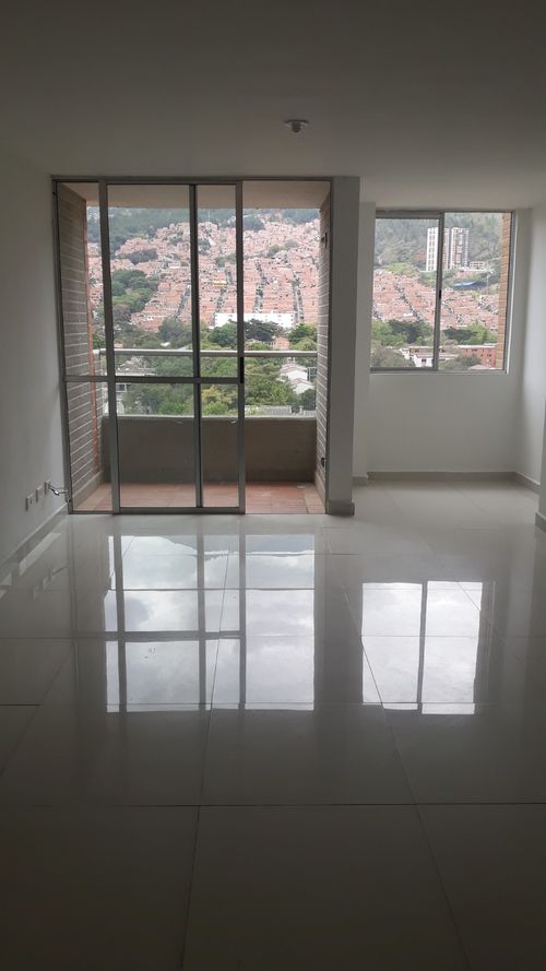 Apartamento de 3 alcobas en venta en Niquia, Bello, 82 m² · foto 2 de 24