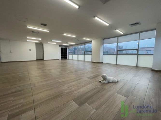 Oficina en venta en Primavera, Envigado, 258 m² · foto 3 de 10