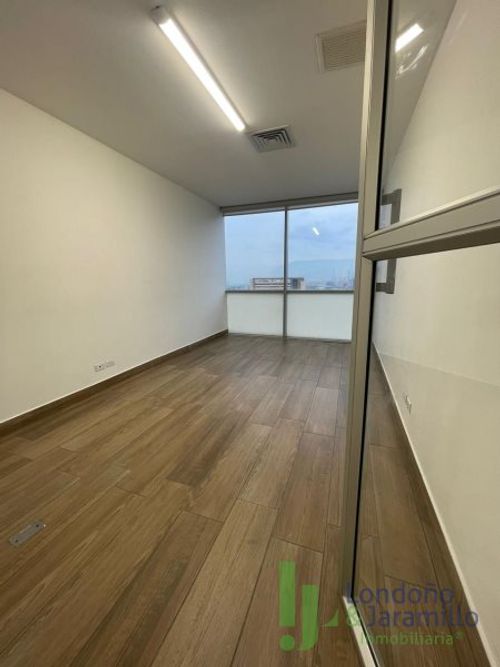 Oficina en venta en Primavera, Envigado, 258 m² · foto 6 de 10