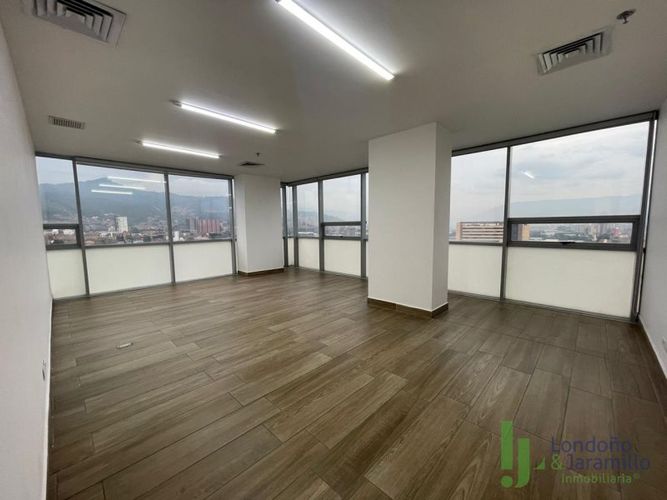 Oficina en venta en Primavera, Envigado, 258 m² · foto 7 de 10