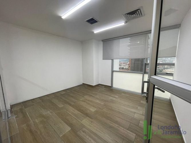 Oficina en venta en Primavera, Envigado, 258 m² · foto 8 de 10