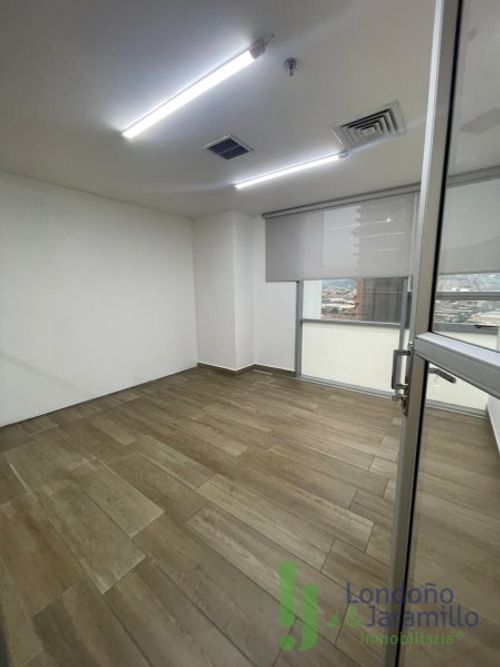 Oficina en venta en Primavera, Envigado, 258 m² · foto 9 de 10