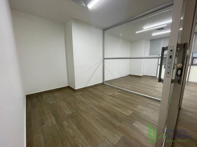 Oficina en venta en Primavera, Envigado, 258 m² · foto 10 de 10