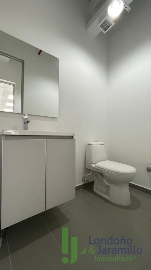 Oficina en venta en Primavera, Envigado, 37 m² · foto 3 de 4