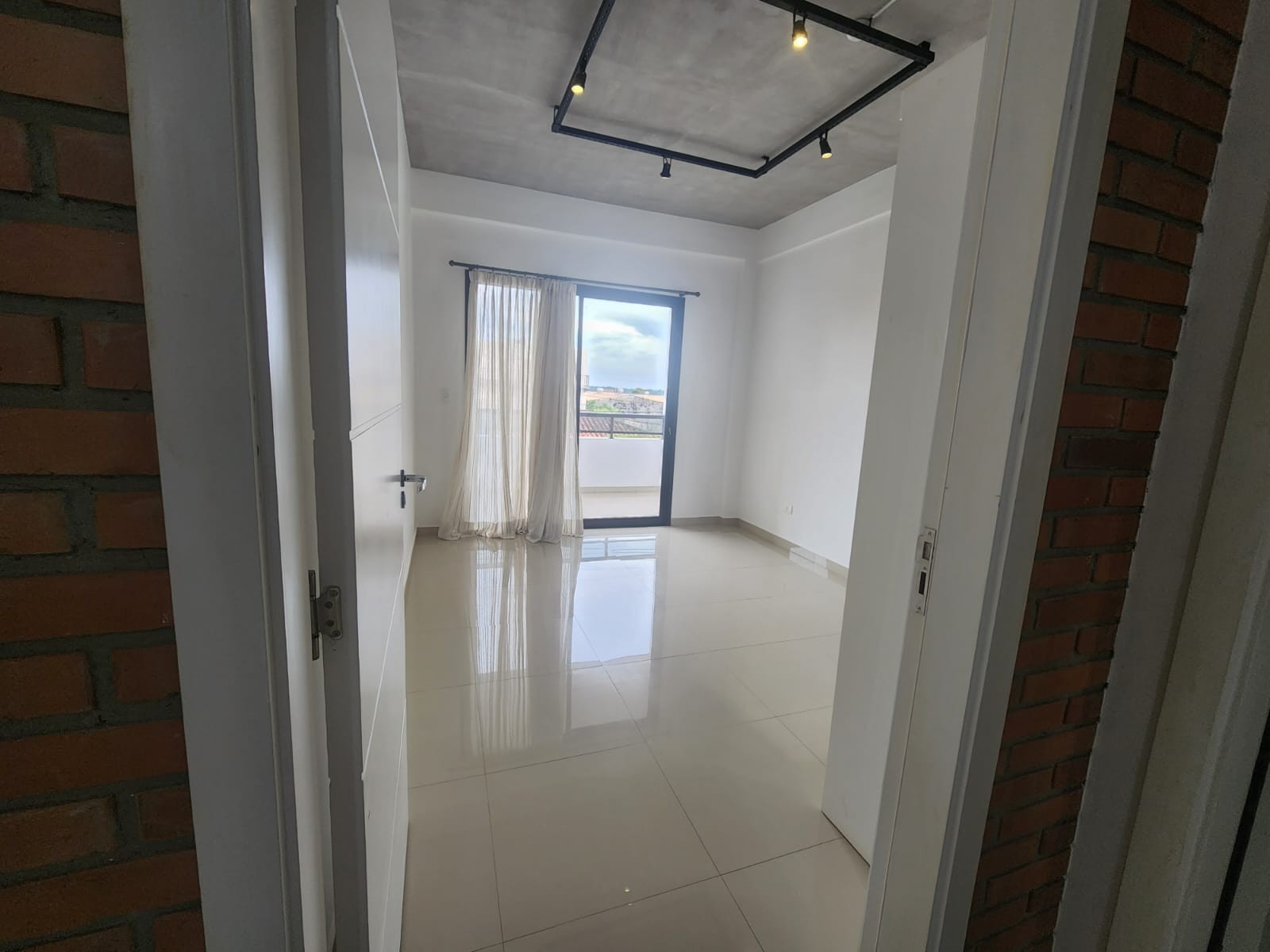 Alquiler Loft Moderno en Ciudad del Este con Balcón y Garaje — foto 2