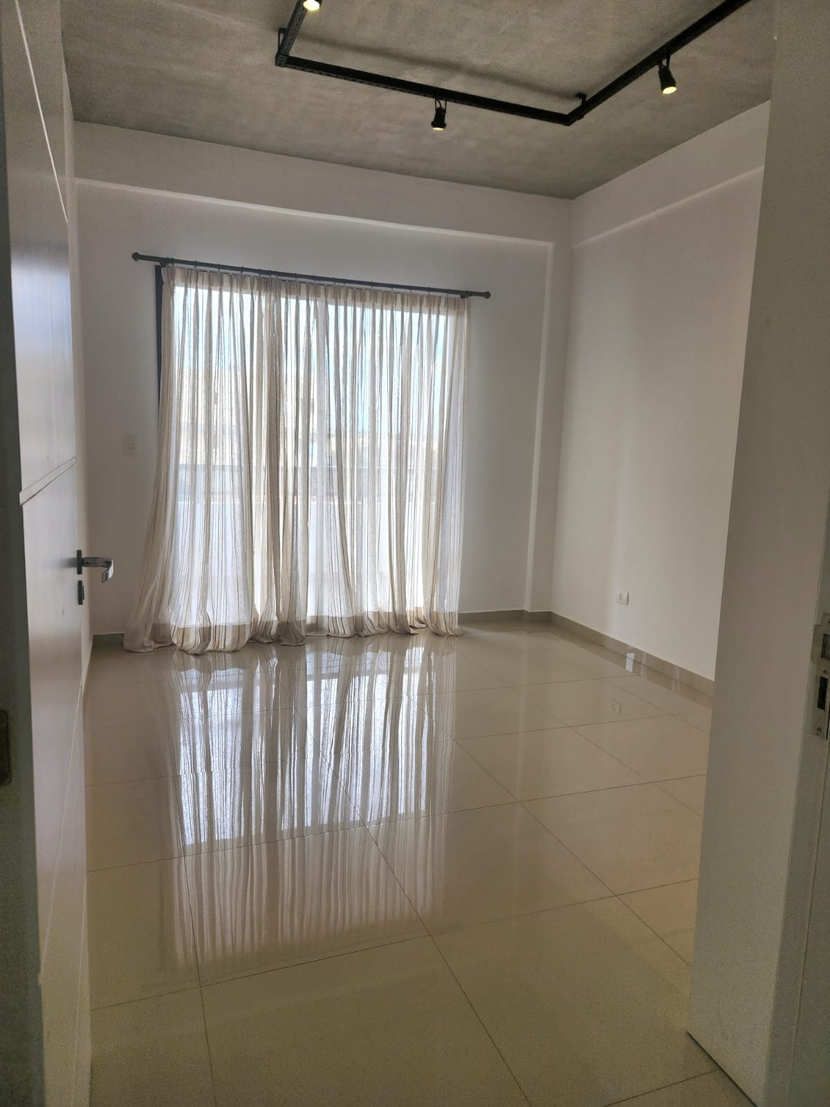 Alquiler Loft Moderno en Ciudad del Este con Balcón y Garaje — foto 3