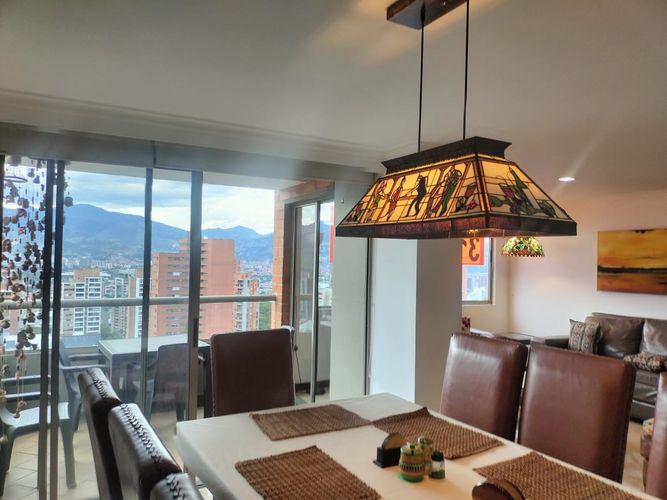 Apartamento de 3 alcobas en arriendo en El Poblado, Medellín, 159 m² · foto 2 de 19