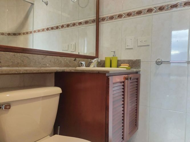 Apartamento de 3 alcobas en arriendo en El Poblado, Medellín, 159 m² · foto 18 de 19