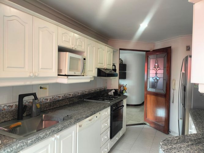 Apartamento de 3 alcobas en arriendo en El Poblado, Medellín, 159 m² · foto 7 de 19
