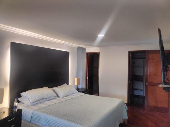 Apartamento de 3 alcobas en arriendo en El Poblado, Medellín, 159 m² · foto 11 de 19