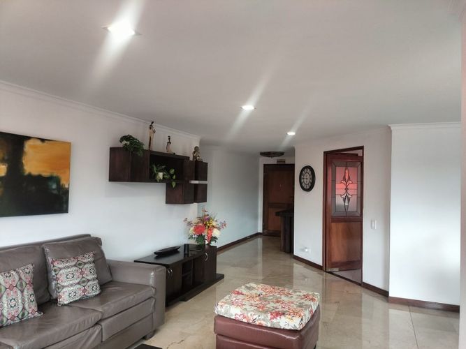 Apartamento de 3 alcobas en arriendo en El Poblado, Medellín, 159 m² · foto 4 de 19