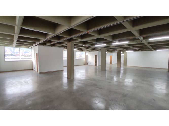 Bodega en arriendo en La Esmeralda, Itagüí, 200 m² · foto 2 de 14