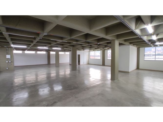 Bodega en arriendo en La Esmeralda, Itagüí, 200 m² · foto 3 de 14