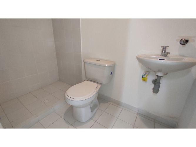 Bodega en arriendo en La Esmeralda, Itagüí, 200 m² · foto 10 de 14
