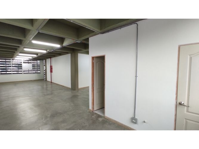 Bodega en arriendo en La Esmeralda, Itagüí, 200 m² · foto 13 de 14
