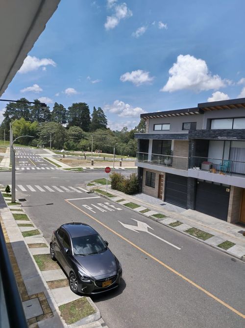 Casa de 3 alcobas en venta en Llano Grande, Rionegro, 165 m² · foto 2 de 24