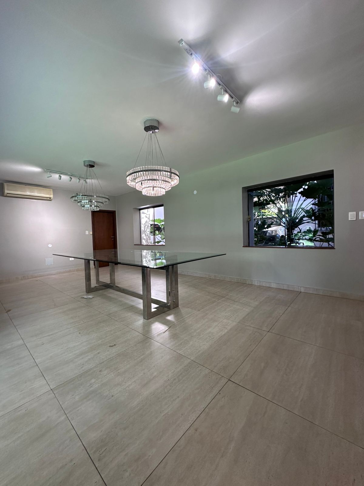 ALQUILO IMPONENTE RESIDENCIA APTO PARA VIVIENDA O EMPRESAS EN EL BARRIO HERRERA — foto 3