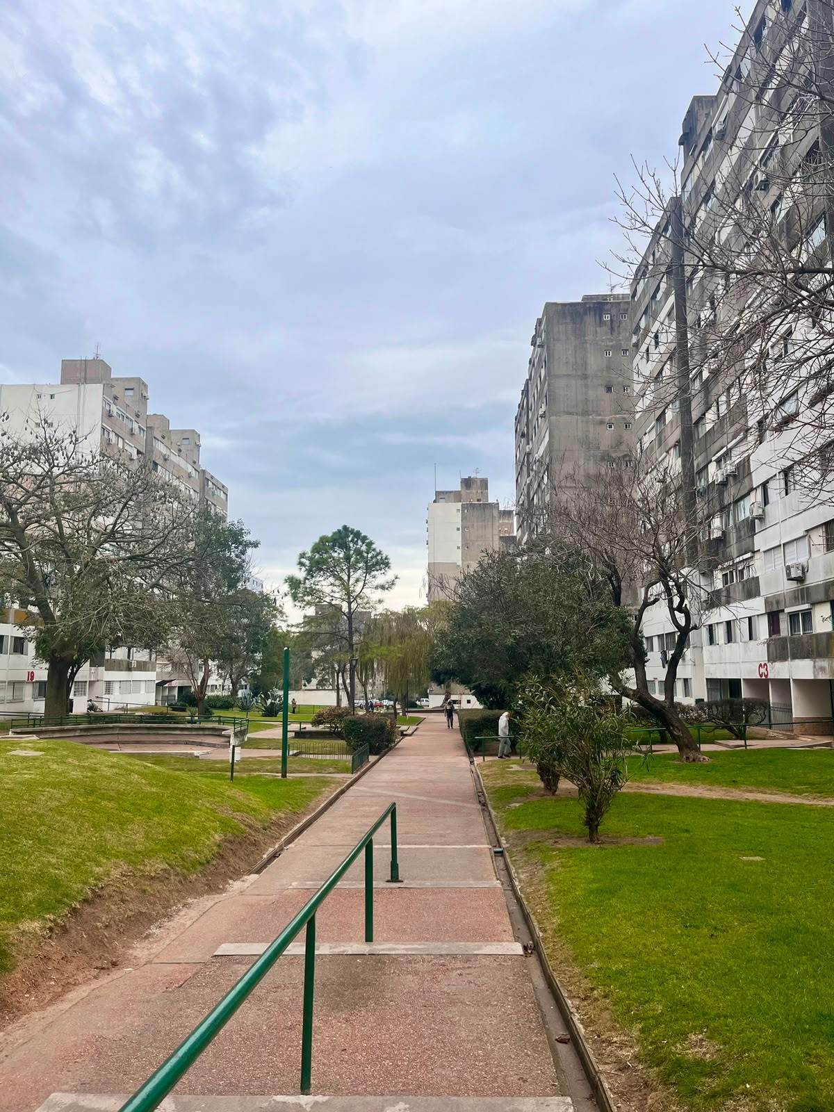 CAMINO CARRASCO Y ROBERTO BERRO – APARTAMENTO EN COMPLEJO CERRADO CON PORTERÍA - Vista