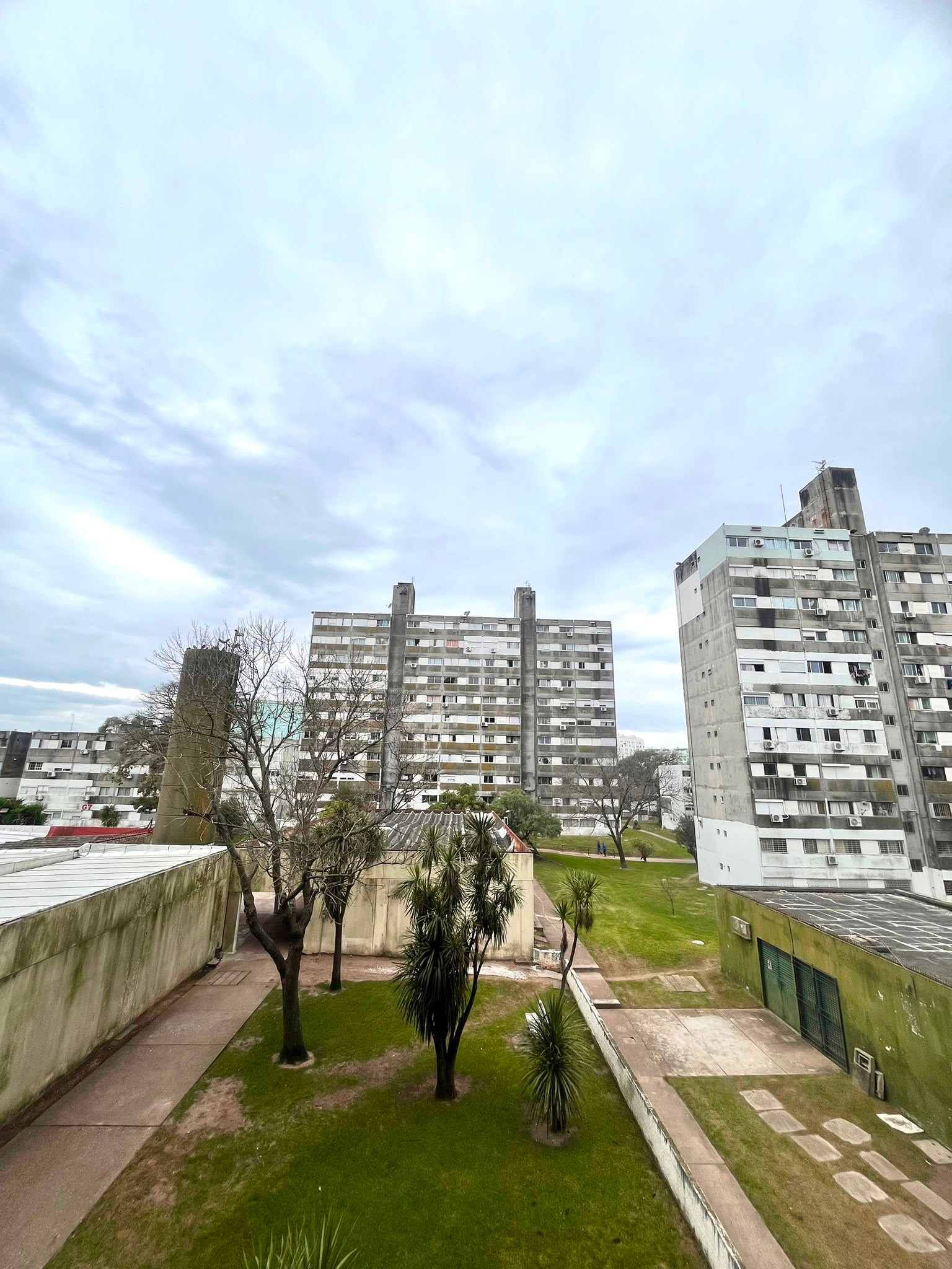 CAMINO CARRASCO Y ROBERTO BERRO – APARTAMENTO EN COMPLEJO CERRADO CON PORTERÍA - Principal