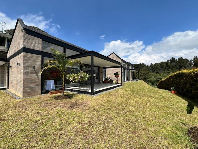 Casa de 3 alcobas en venta en Loma Del Chocho, Envigado, 280 m² · foto 18 de 20