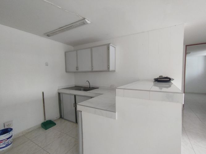 Oficina en arriendo en Cambulos, Pereira, 100 m² · foto 2 de 9