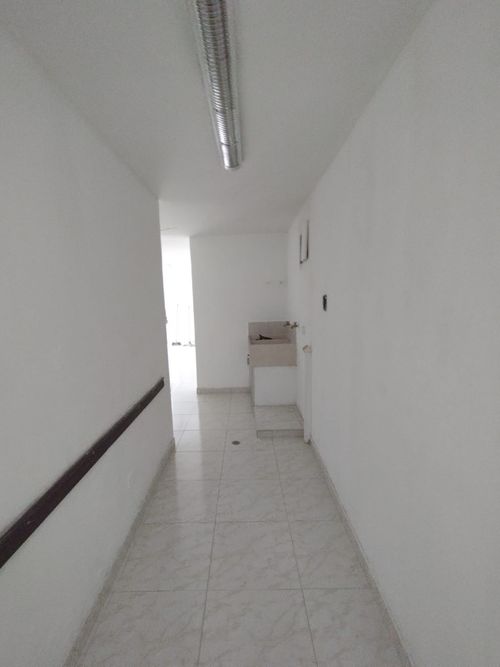 Oficina en arriendo en Cambulos, Pereira, 100 m² · foto 3 de 9