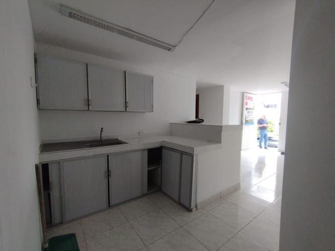 Oficina en arriendo en Cambulos, Pereira, 100 m² · foto 6 de 9