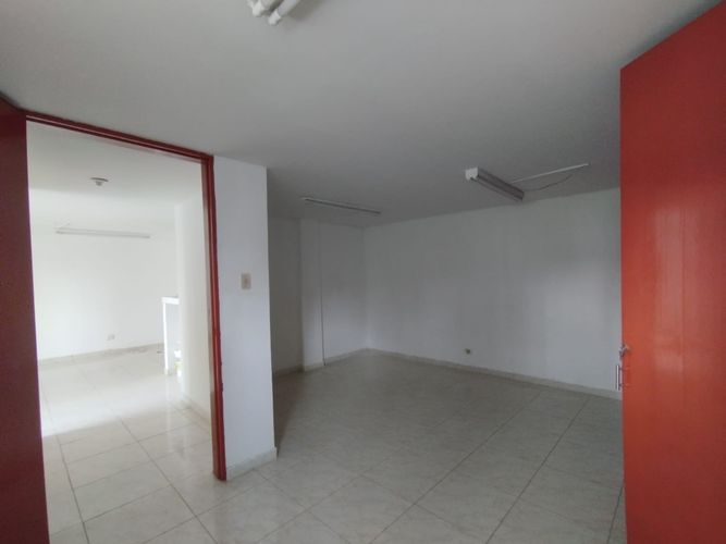 Oficina en arriendo en Cambulos, Pereira, 100 m² · foto 7 de 9