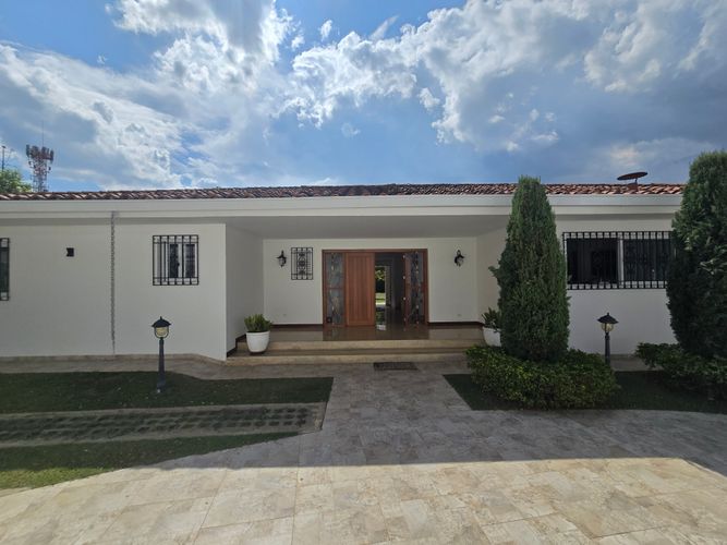 Casa de 5 alcobas en venta en Ciudad Jardin, Cali, 1543 m² · foto 11 de 24
