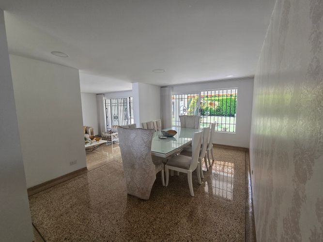 Casa de 5 alcobas en venta en Ciudad Jardin, Cali, 1543 m² · foto 21 de 24