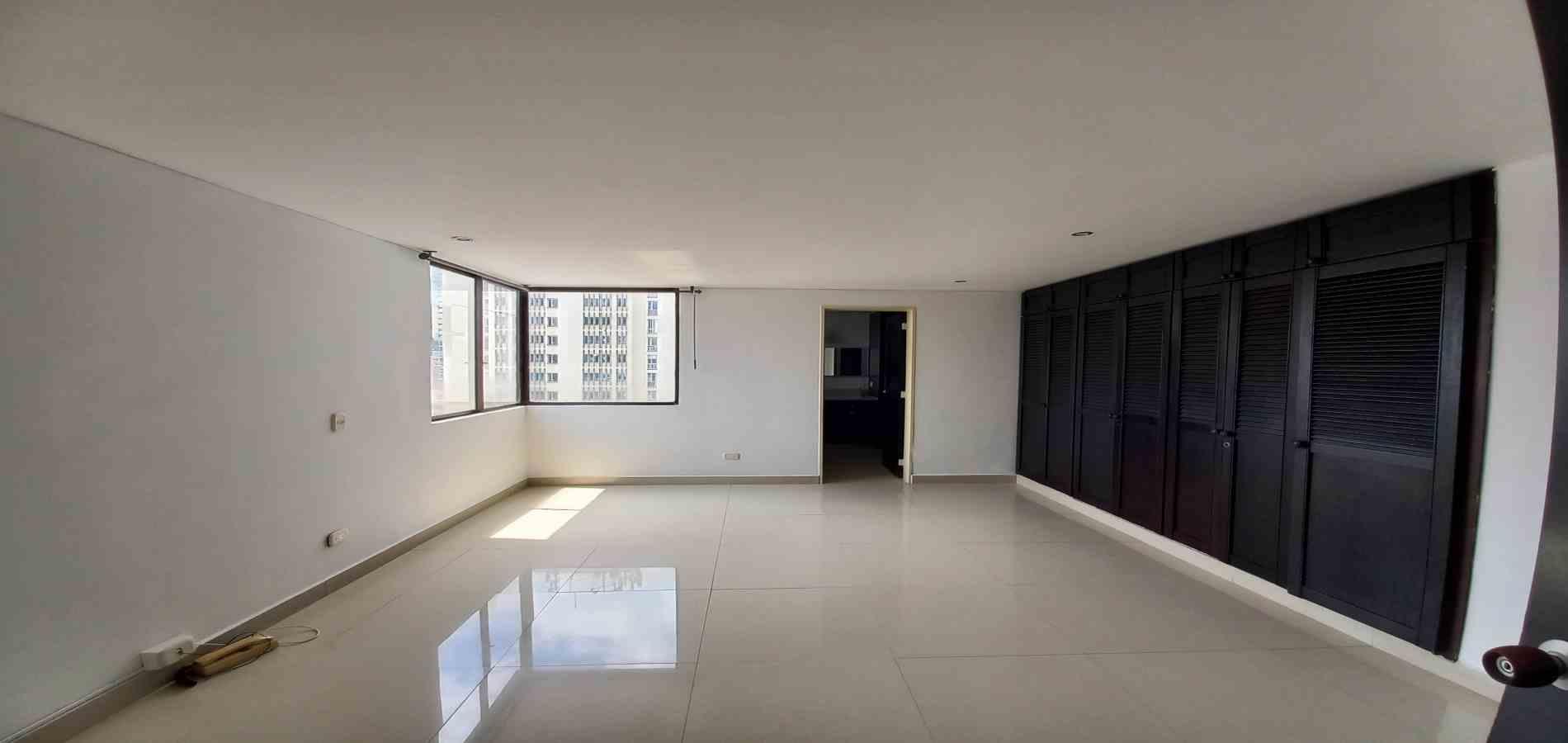 Apartamento en venta en Sector Plaza De Bolivar, Pereira · foto 2 de 23