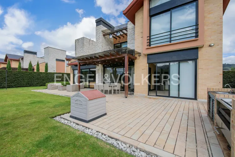 Casa de 3 alcobas en arriendo en Hatogrande, Sopó, 368 m² · foto 16 de 18