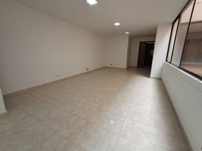 Oficina en arriendo en Sector Lago Uribe, Pereira, 38 m² · foto 2 de 8