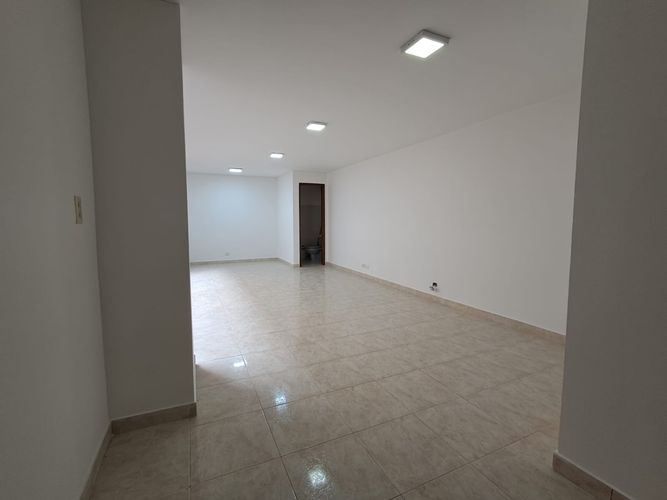 Oficina en arriendo en Sector Lago Uribe, Pereira, 38 m² · foto 7 de 8