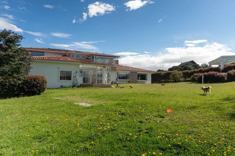 Casa de 7 alcobas en venta en Yerbabuena, Sopó, 458 m² · foto 2 de 24